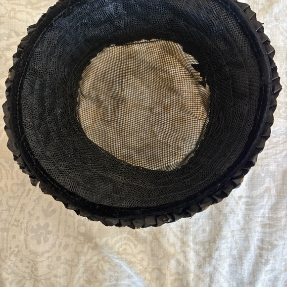 Vintage 1960's Black and Cream Flowers Woven Hat - Picture 5 of 6